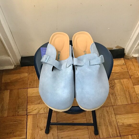 BRAND NEW - Baby Blue Slip-on Clogs with White Bottom - Size 12 Women - Picture 5 of 6